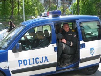 Litewscy kadeci w policyjnym samochodzie służbowym