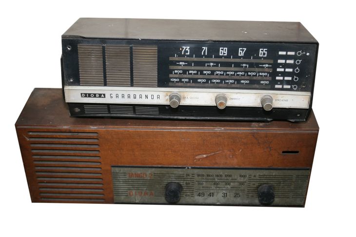 Odbiornik radiowy Sarabanda z lat 60, początek 70  Odbiornik radiowy Tango 2 z lat 60, początek 70