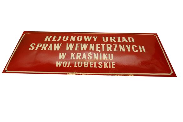 Tablica metalowa z napisem Rejonowy Urząd Spraw Wewnętrznych w Kraśniku