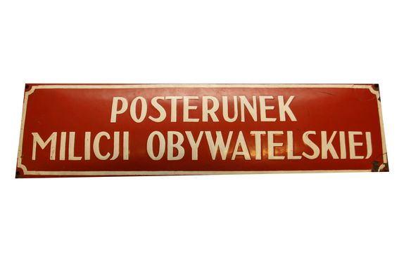 Tablica metalowa z napisem Posterunek Milicji Obywatelskiej