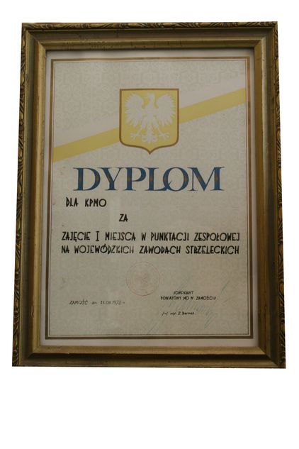 Dyplom z 1972 roku za zajęcie pierwszego miejsca w zawodach strzeleckiech.
