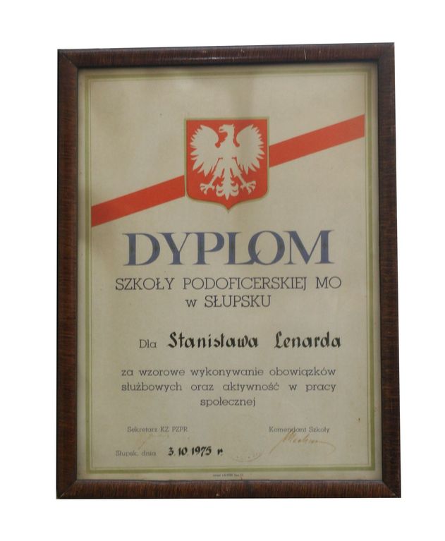 Dyplom szkoły podoficerskiej Milicji Obywatelskiej w Słupsku
