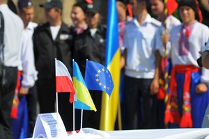 Flagi polska, ukraińska i Unii Europejskiej