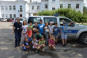 Podopieczni świetlicy Caritas podczas wizyty w KPP w Parczewie