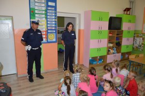 Policjanci z wizytą w szkole i przedszkolu