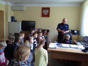 Wizyta dzieci na komendzie