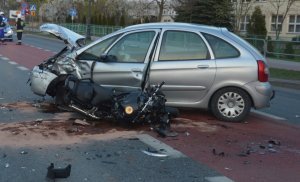 fot.: zderzenie motocyklisty z citroenem w Dęblinie