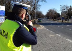 fot. poglądowa: policyjna kontrola prędkości kierujących