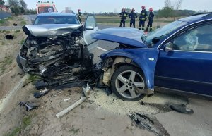 fot. wypadek z udziałem trzech pojazdów