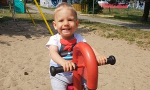 fot.  dwuletni Rafałek zmagający się z bardzo ciężką i rzadką chorobą
