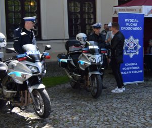 fot.: pokaz policyjnego sprzętu podczas Mundurowej Majówki