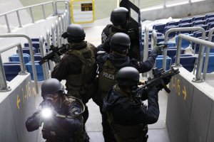 Ćwiczenia policyjnych kontrterrorystów na Stadionie Arena Lublin