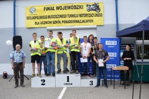 najlepsze trzy drużyny turnieju stojące na podium