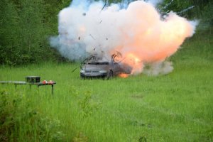 wybuch samochodu na poligonie