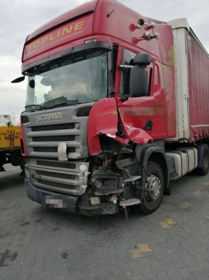 rozbity samochód ciężarowy