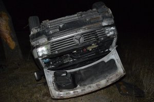 uszkodzony samochód marki Mercedes