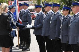 Komendant Wojewódzki wręcza akty mianowania