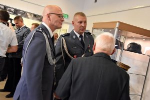 Z-ca KWP Lublin i K-t KPP w Biłgoraju na wystawie z okazji 100 rocznicy powstania Policji Państwowej (1)