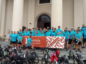 fot. policyjni cykliści przed wyruszeniem w trasę