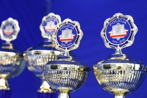 fot. puchary dla zwycięzców biegu