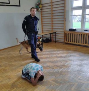 fot. wizyta policjantów w przedszkolu