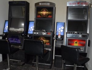 trzy automaty do gier