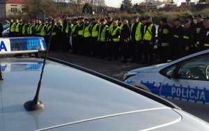 fot. grupa poszukiwawcza policjantów i strażaków