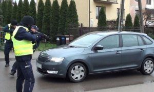 zatrzymanie samochodu przez policjantów