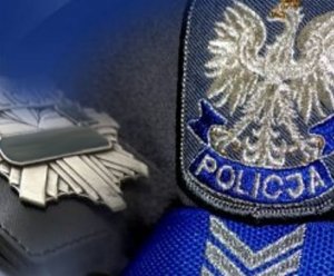 policyjna odznaka, pagon oraz Godło Polski