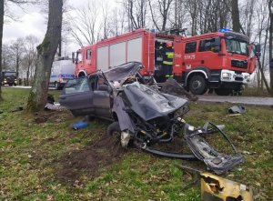 fot. volvo biorące udział w wypadku oraz służby policji i straży pożarnej