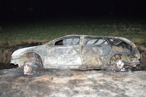 spalone auto w rowie