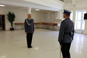 Dowódca uroczystości składa meldunek Komendantowi Wojewódzkiemu Policji w Lublinie.