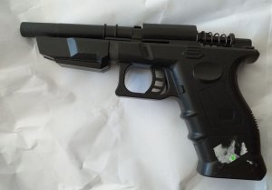 zabezpieczony plastikowy pistolet