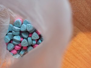 kolorowe tabletki ekstazy