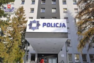 wejście do budynku komendy miejskiej policji w Lublinie