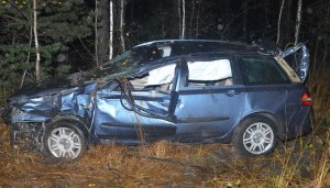 uszkodzony samochód, który brał udział w wypadku
