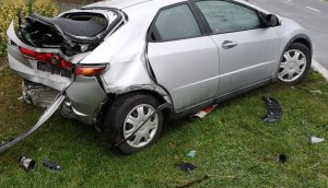 uszkodzony pojazd marki Honda uczestniczący w kolizji