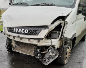 uszkodzony pojazd marki Iveco uczestniczący w kolizji