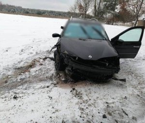 samochód renault po zdarzeniu drogowym Mieczysławka