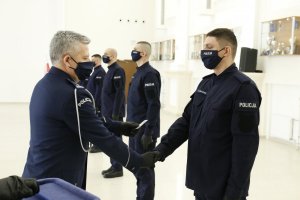 Komendant Wojewódzki Policji w Lublinie gratuluję nowym funkcjonariuszom.