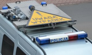Trójkąt ostrzegawczy z napisem Wypadek na dachu pojazdu