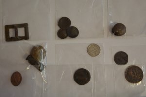 stare eksponaty: monety i guziki