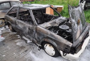 spalony samochód osobowy