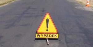 żółty znak ostrzegawczy Wypadek drogowy