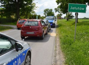 rozbite samochody na miejscu wypadku