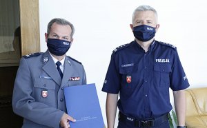 Komendant Wojewódzki Policji w Lublinie wręcza nominacje Komendantowi Powiatowemu Policji w Janowie Lubelskim.