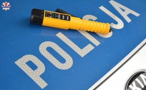 urządzenie alco blow na masce radiowozu