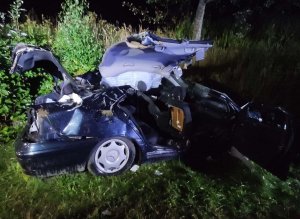 rozbity pojazd biorący udział w wypadku w Owczarni