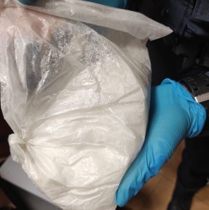 zdjęcie przedstawia foliowy woreczek z amfetamina ponad 600 g