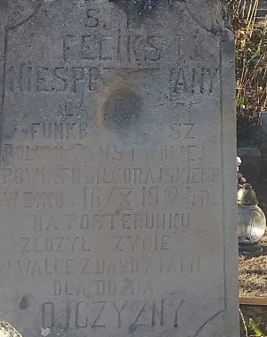 tablica na pomniku zmarłego poplicjanta